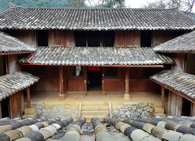 H'MONG KING PALACE